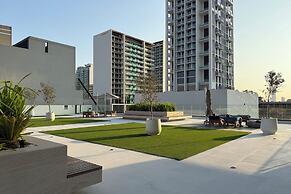 Bright 1BR in Binghatti Corner