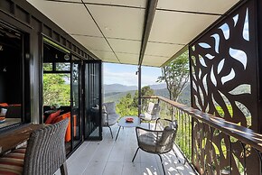 Cabane Treehouse Retreat With Mountain Views