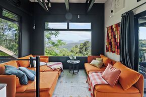 Cabane Treehouse Retreat With Mountain Views
