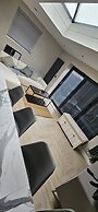 Chester - 4 Bed House Free Parking