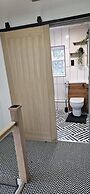 Chester - 4 Bed House Free Parking