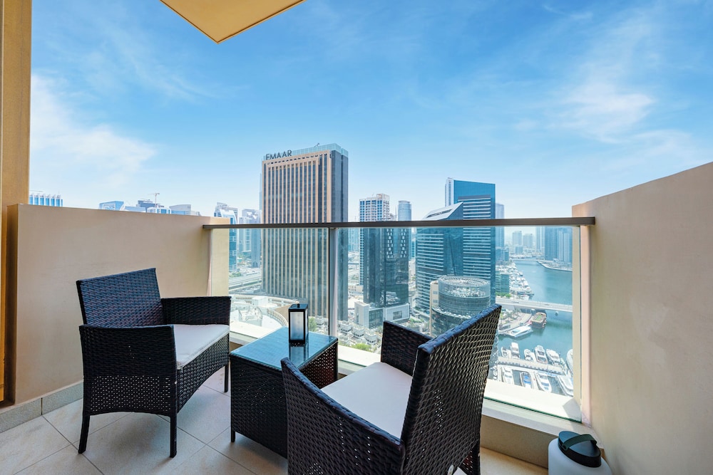 City Meets Sea Elegant Dubai Marina Studio Stay