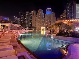 City Meets Sea Elegant Dubai Marina Studio Stay