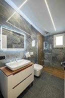 Golemi Lux Hotel