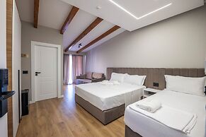 Golemi Lux Hotel