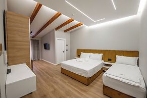 Golemi Lux Hotel