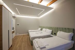 Golemi Lux Hotel