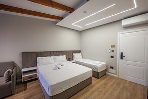 Golemi Lux Hotel