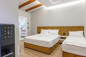 Golemi Lux Hotel