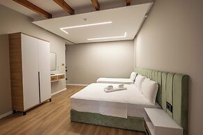 Golemi Lux Hotel