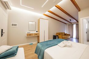 Golemi Lux Hotel