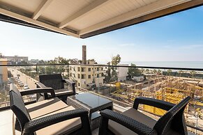 Golemi Lux Hotel