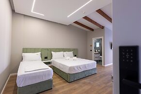 Golemi Lux Hotel