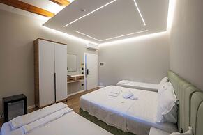 Golemi Lux Hotel