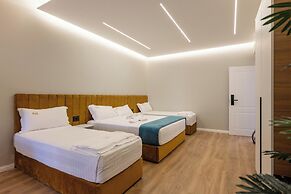 Golemi Lux Hotel
