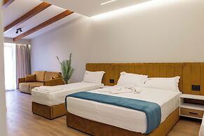 Golemi Lux Hotel