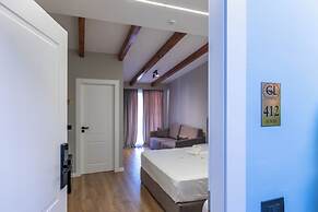 Golemi Lux Hotel