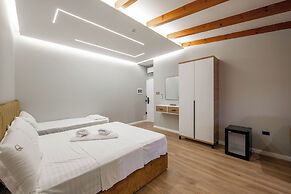 Golemi Lux Hotel