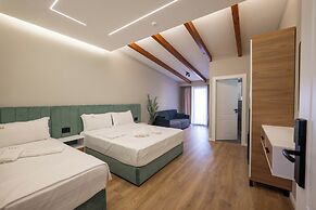 Golemi Lux Hotel