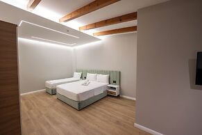 Golemi Lux Hotel
