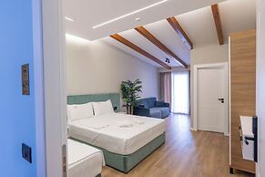 Golemi Lux Hotel