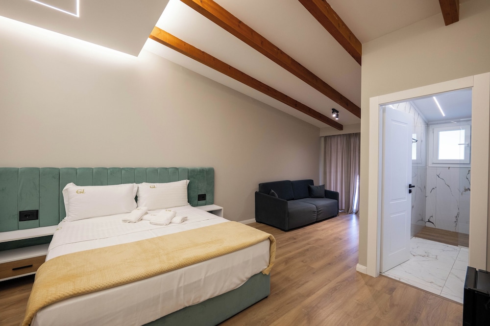 Golemi Lux Hotel