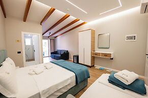 Golemi Lux Hotel