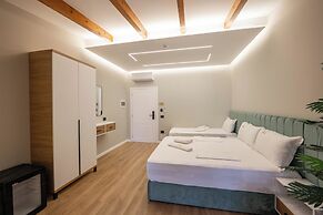 Golemi Lux Hotel