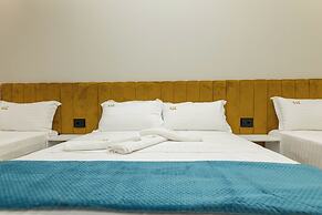 Golemi Lux Hotel