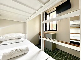 CHILL OUT HOSTEL BORACAY