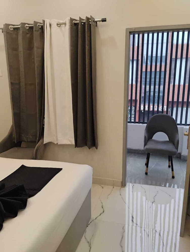 Aastha Guest House