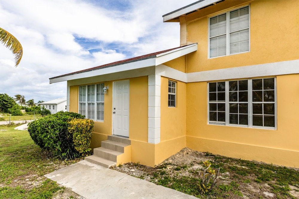Tropical Bottle Creek Apts & Parking