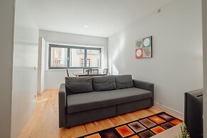 Downtown Sunny Apartment by Vacationy