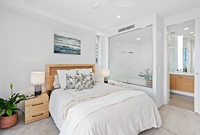Luxury Beachfront Stay in Kirra