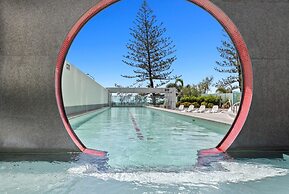 Luxury Beachfront Stay in Kirra