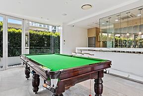 Luxury Beachfront Stay in Kirra
