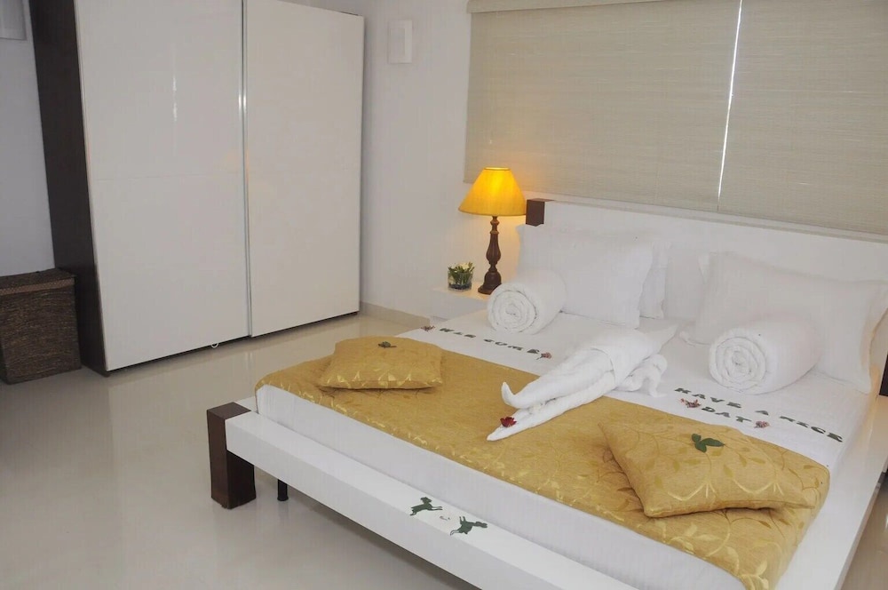 Scarlet White Resort