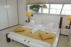 Scarlet White Resort