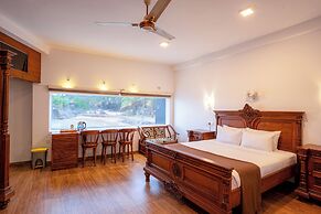 Scarlet White Resort
