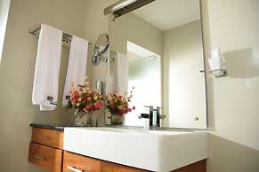 Scarlet White Resort