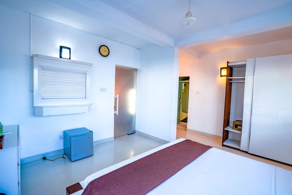 Scarlet White Resort