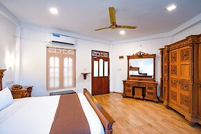 Scarlet White Resort