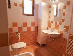 Bright Apartment Near Thermal Springs