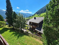 Cozy Apartment With Mountain View