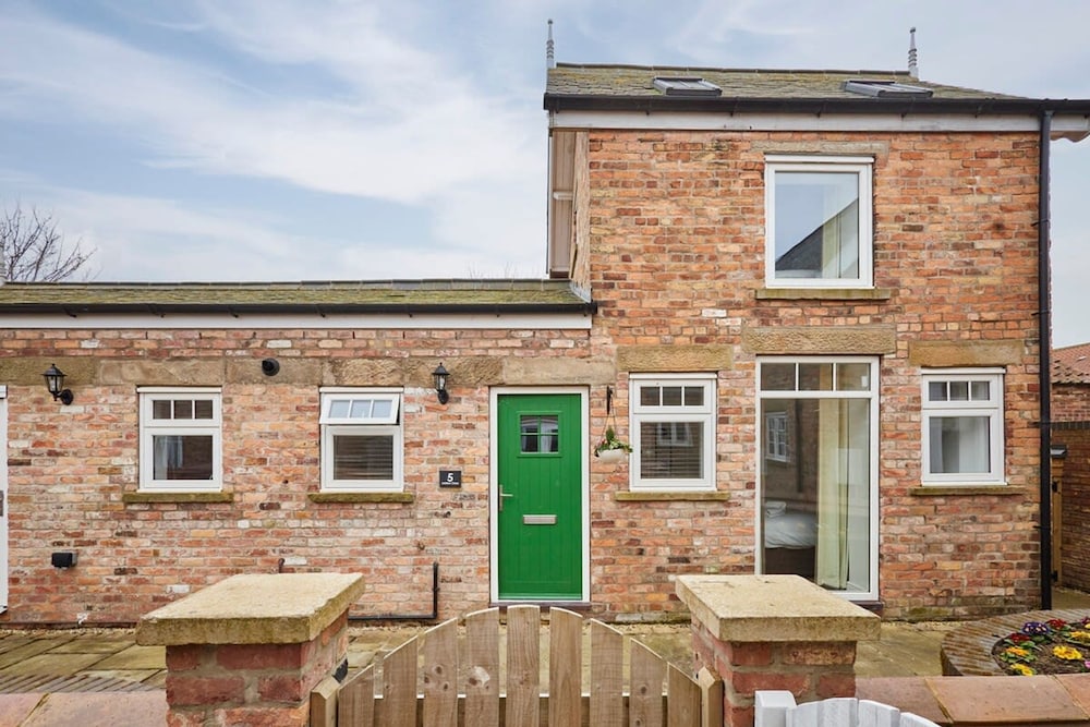 Host Stay Jubilee Close