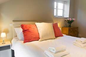 Host Stay Boathouse Barn