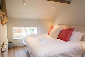 Host Stay Boathouse Barn