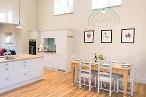 Host Stay Boathouse Barn