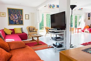 Host Stay Hen Barn