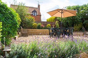 Host Stay Laylands Yard
